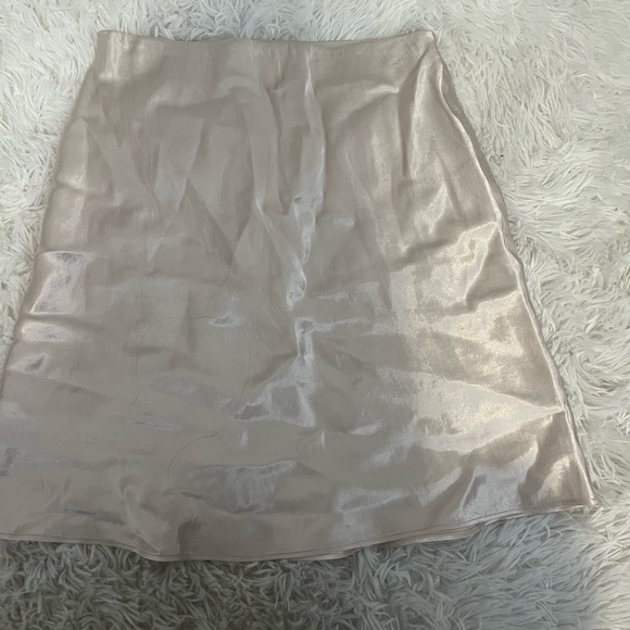 Aritzia Babaton
New Slip Satin Mini Skirt - Picture 2 of 3
